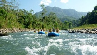 rafting sur le Rio Savegre sur la cote Pacifique du Costa Rica