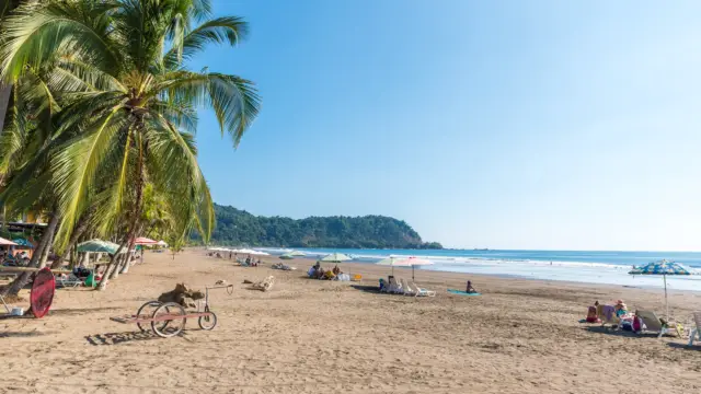 Plage de la côte Pacifique du Costa Rica