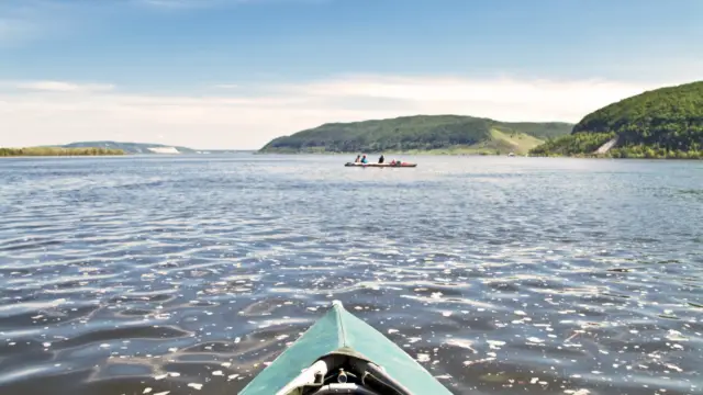 Kayak sur la page de Samara au Costa Rica
