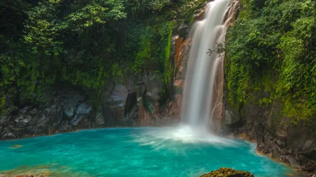 Cascade de Rio Celeste au Costa Rica