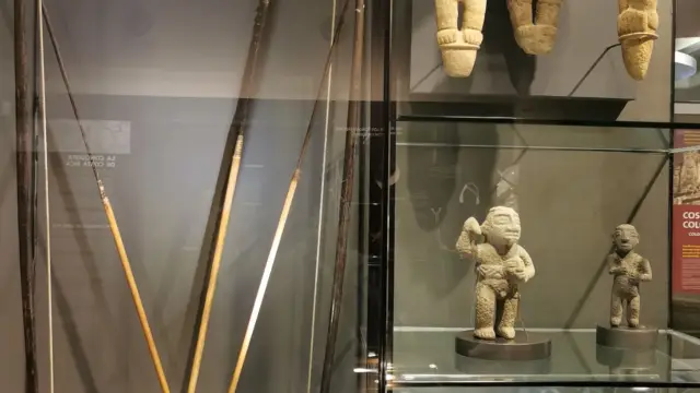 Divers armes et objets d'artisanats des tribus indigènes précolombiennes du Costa Rica