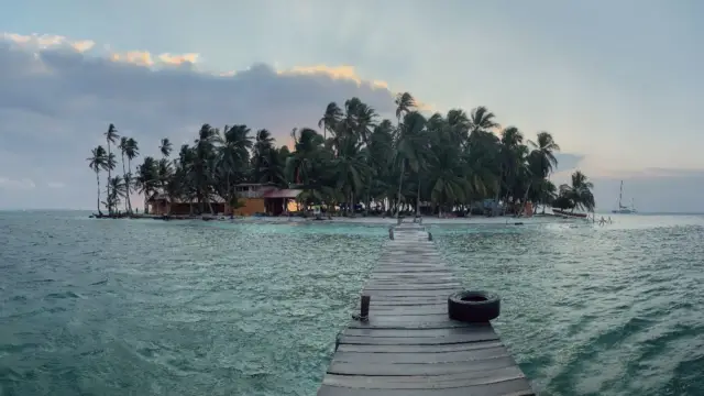 Vue typique d'une des îles de l'archipel de Bocas del Toro