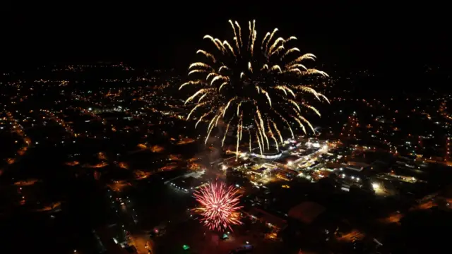 Feux d'artifices pour les festivités locales de Palmares au Costa Rica