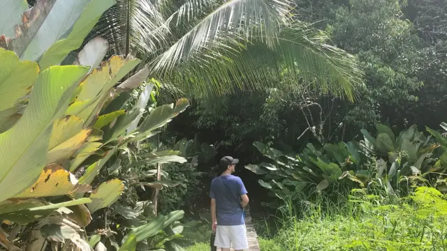 Esteban au sein de la réserve de l'Hacienda Baru