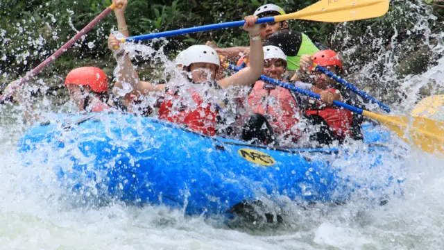 Descente en rafting de l'equipe Terra Caribea sur le Rio Paquare