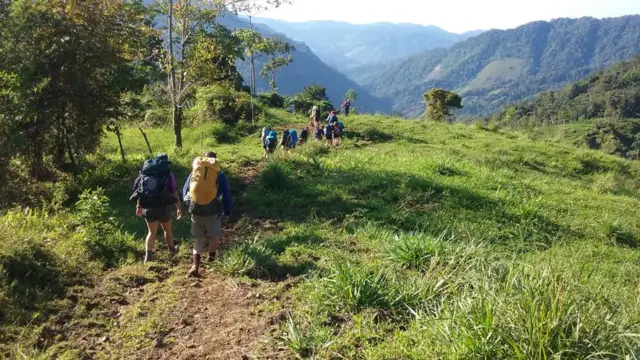 Randonneur dans les montagnes du Costa Rica