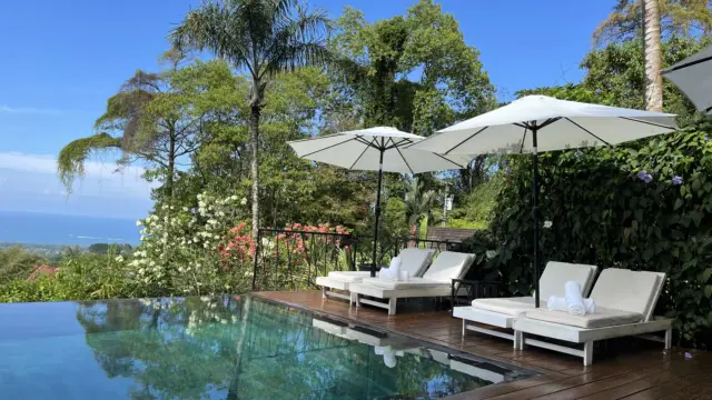 Phot de la piscine de l’hôtel Oxygen Villa