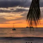 Sunset sur la plage de Potrero, station balnéaire de la côte Pacifique du Guanacaste