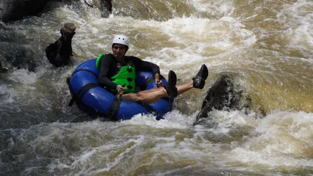 Session tubing à Rio Perdido, célèbre hotel de la région de Bagaces au Costa Rica