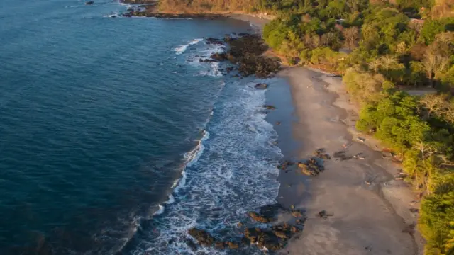 Vue aérienne plage de Santa Teresa au Costa Rica