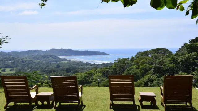 Vue de Playa Guiones à Nosara depuis les hauteurs du prestigieux hôtel Tierra Magnifica