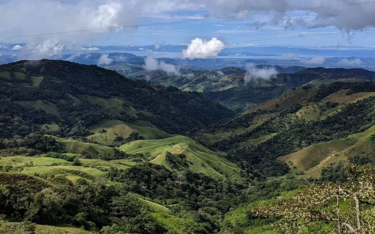 Vue du golfe de Nicoya sur la côte Pacifique depuis les hauteurs de Monteverde au Costa Rica